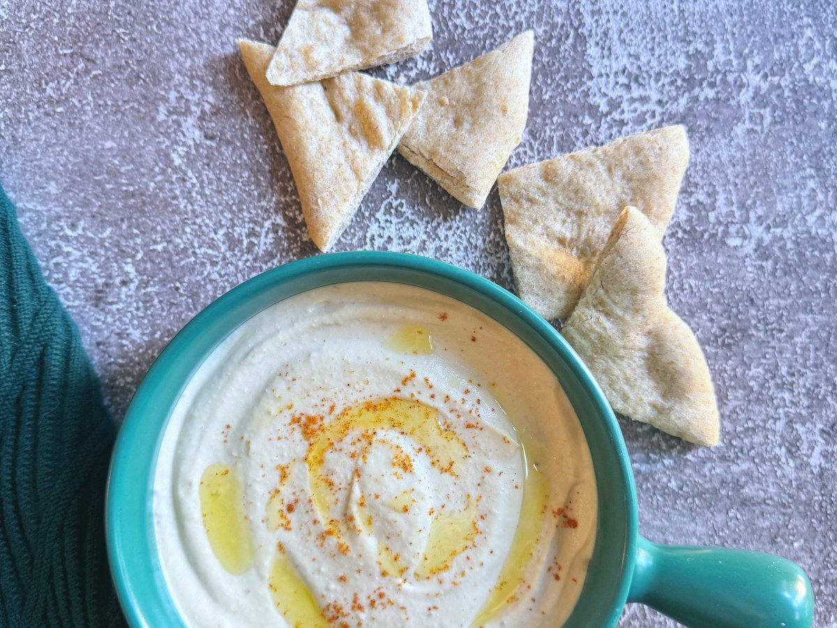 Creamy Garlic Hummus